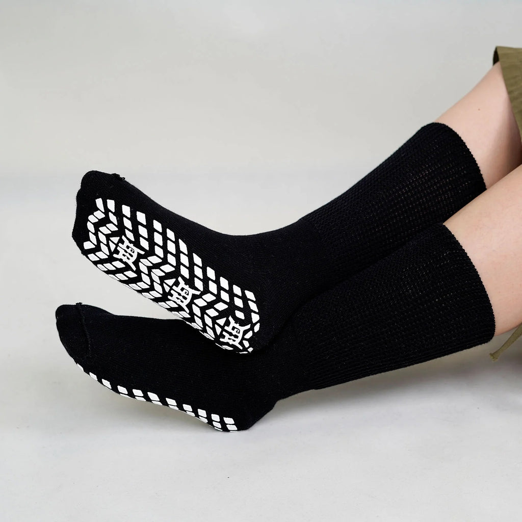 [3 Pairs Diabetic Socks] 3 Pairs Non Slip Diabetic Socks for Men Women, Extra Wide Calf Socks for Swollen Feet, Hospital Socks with Gripper, Size 10-13, White