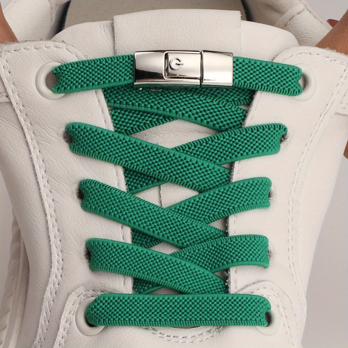 1pair Stylish and Comfortable Women's White Sneakers with Buckles - No More Hassle with Laces!