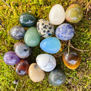10/20/30pcs Polished Natural Crystal Eggs Shape Stones Set - Assorted Gemstone Eggs for Jewelry Ornaments and Perfect Easter Decorations