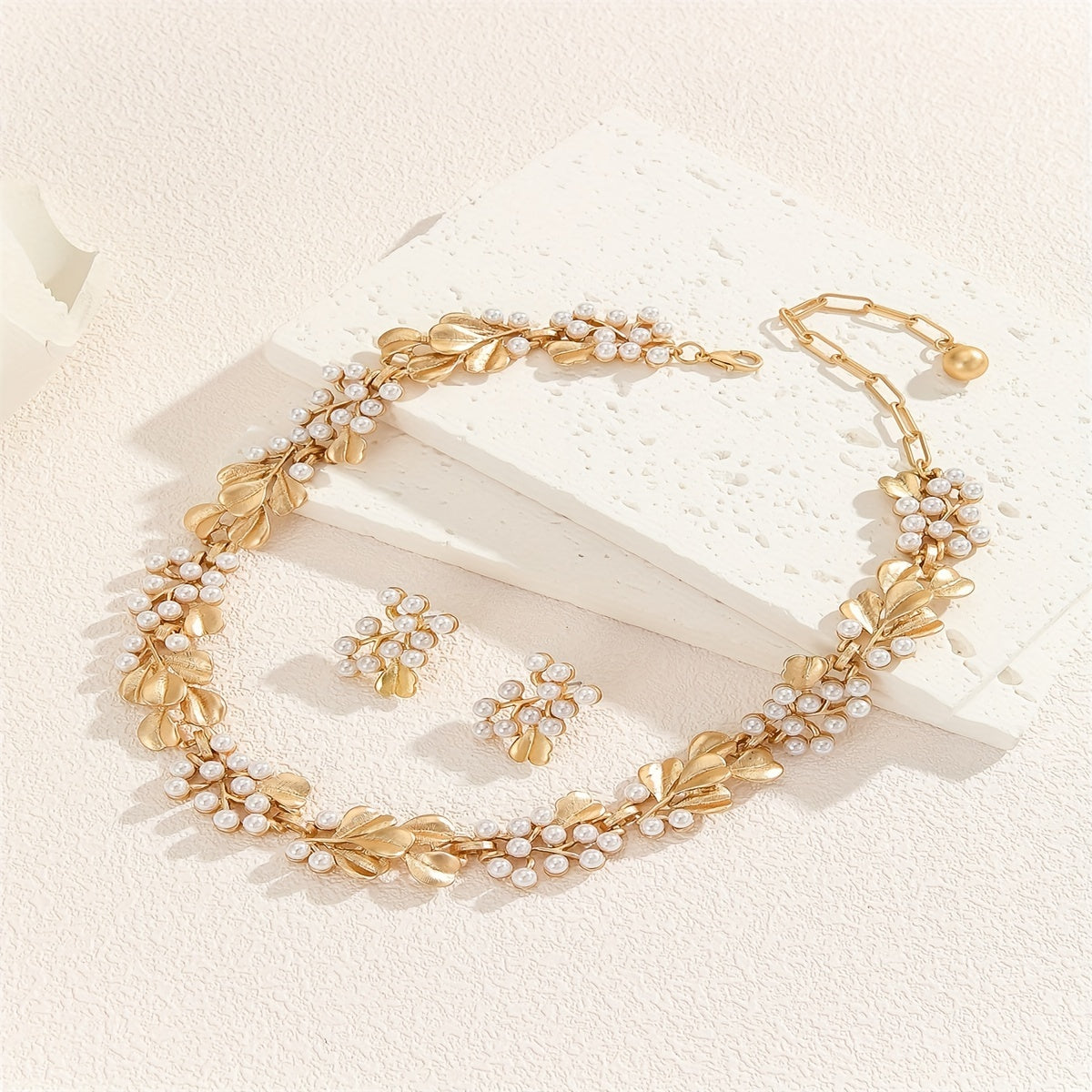 [Perfect Daily Wear Jewelry Set] [Everyday Elegance] Elegant Boho-Chic Faux Pearl & Golden Leaf Jewelry Set - Vintage-Inspired Necklace and