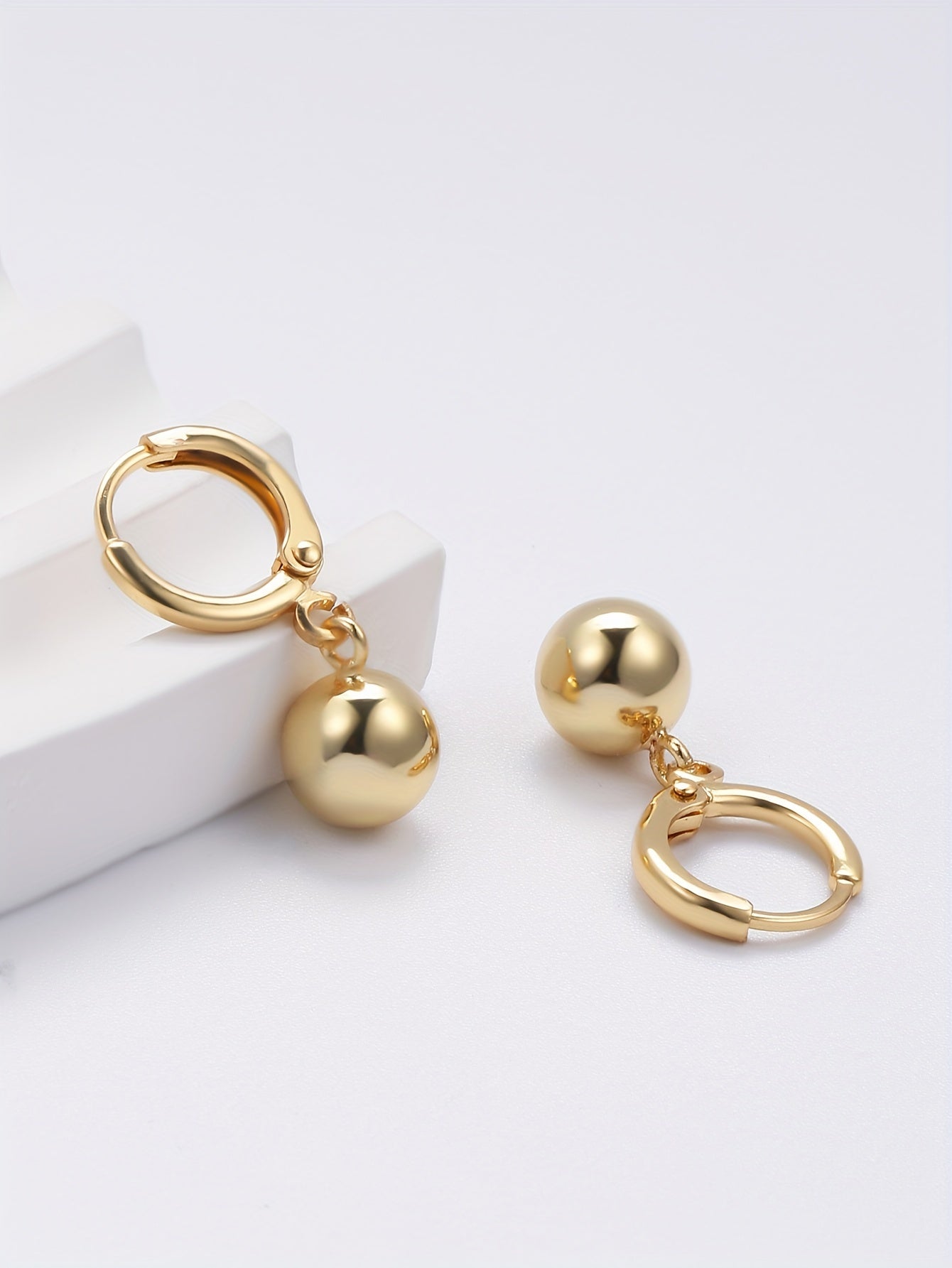 1pair Women's Trendy Fashion Round Ball Dangle Earrings