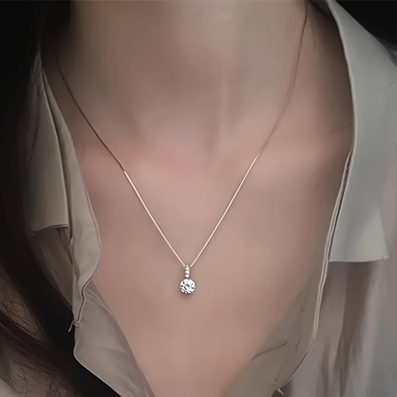 Sparkling, elegant and lovely droplet shaped pendant necklace, fashionable, classic and multifunctional Women's plated collarbone chain