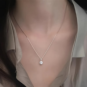 Sparkling, elegant and lovely droplet shaped pendant necklace, fashionable, classic and multifunctional Women's plated collarbone chain