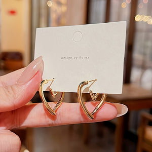 1 Pair Elegant 18K Golden Plated Hollow Heart-Shaped Hoop Earrings for Women, Cute 304 Stainless Steel, Hypoallergenic, Non-Fading, Versatil
