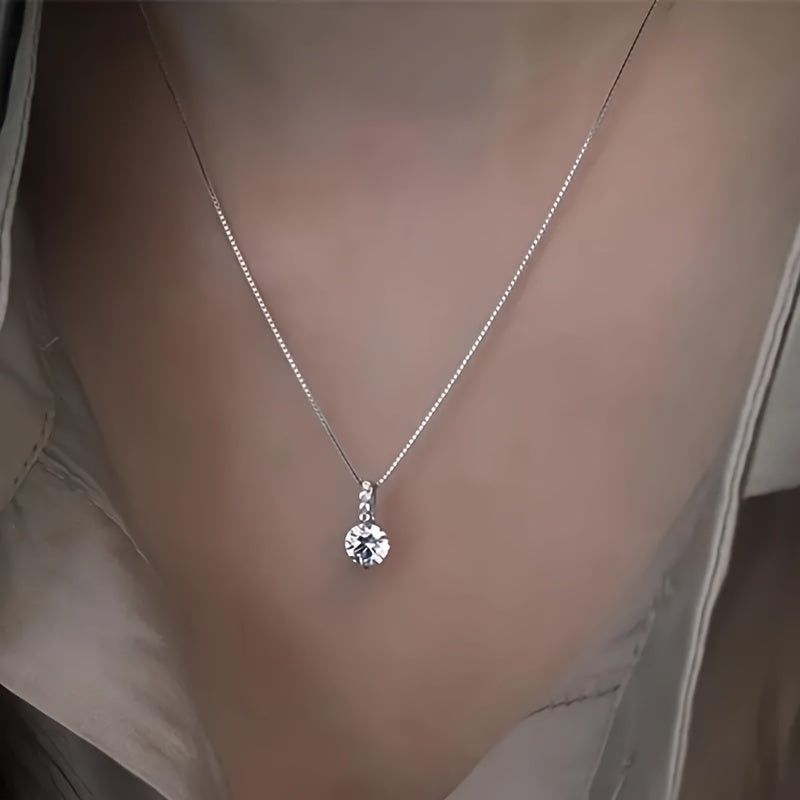 Sparkling, elegant and lovely droplet shaped pendant necklace, fashionable, classic and multifunctional Women's plated collarbone chain