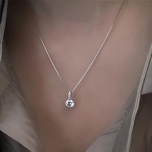 Sparkling, elegant and lovely droplet shaped pendant necklace, fashionable, classic and multifunctional Women's plated collarbone chain