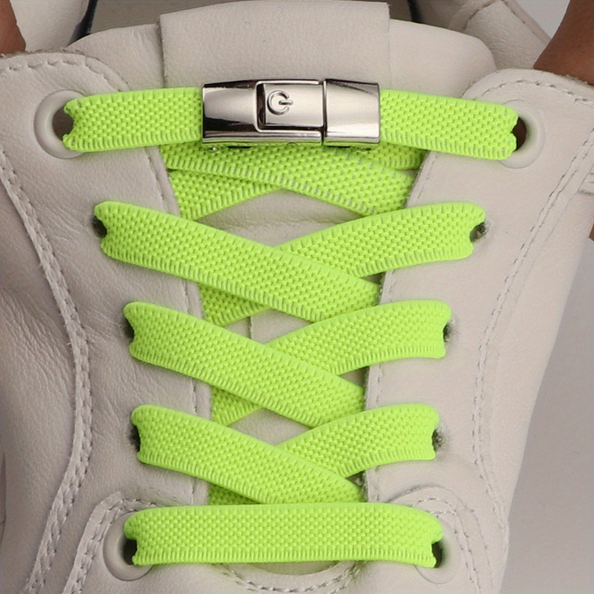 1pair Stylish and Comfortable Women's White Sneakers with Buckles - No More Hassle with Laces!