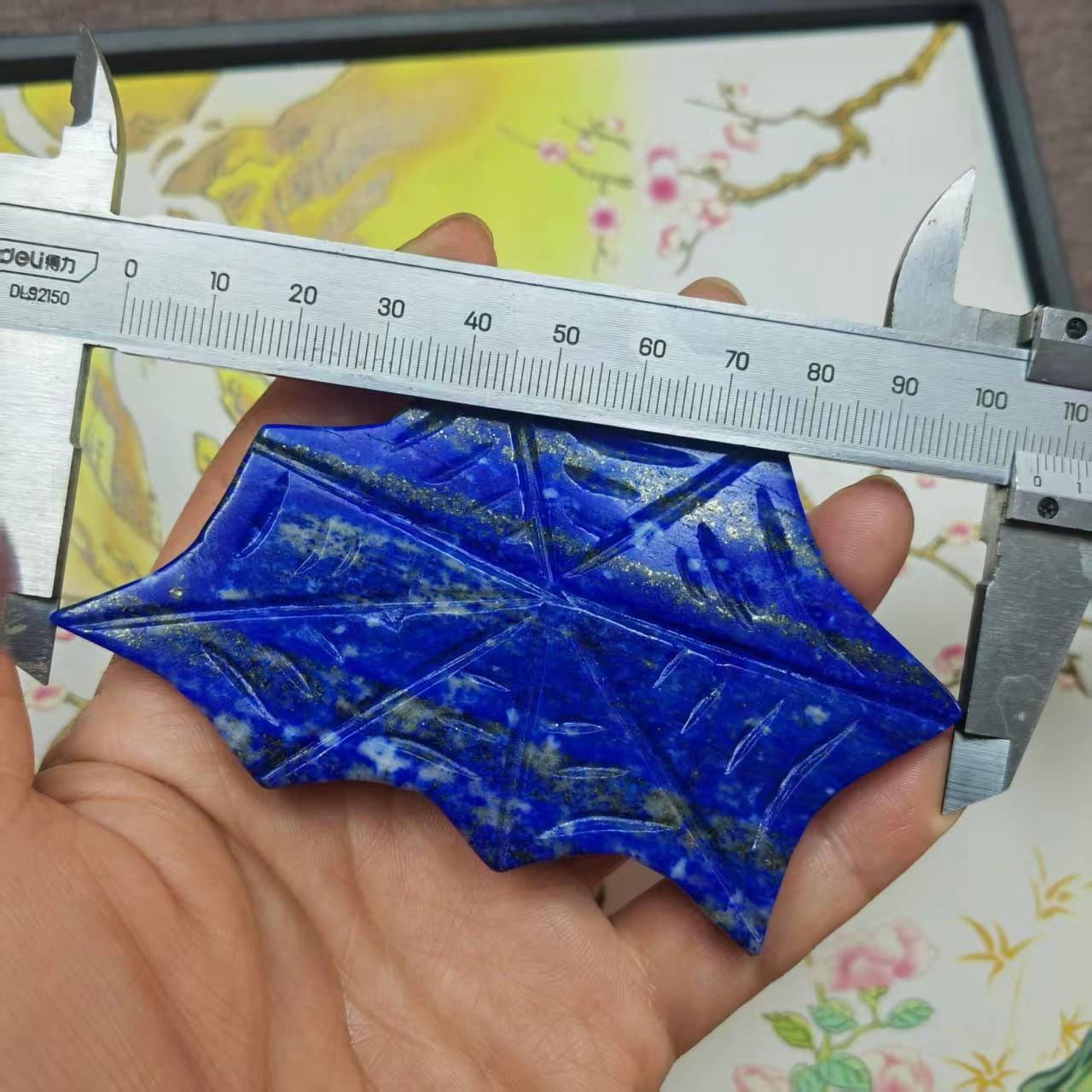 Hand carved lapis lazuli spider Crystal Gifts Crystal Home Decoration Spiritual Gifts Crystal Animal