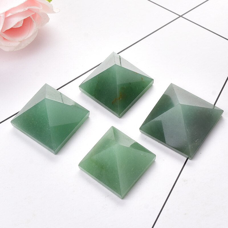 Crystal Pyramid Quartz Healing Stone Chakra Reiki Natural Crystal Green Aventurine Point Home Decor Crafts Of Gem Stone 1PC