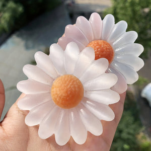 1PC Natural Crystal Transparent Gypsum Daisy Carving Pieces Hand Carved Nitrite Gypsum Flower Handicraft Ornaments