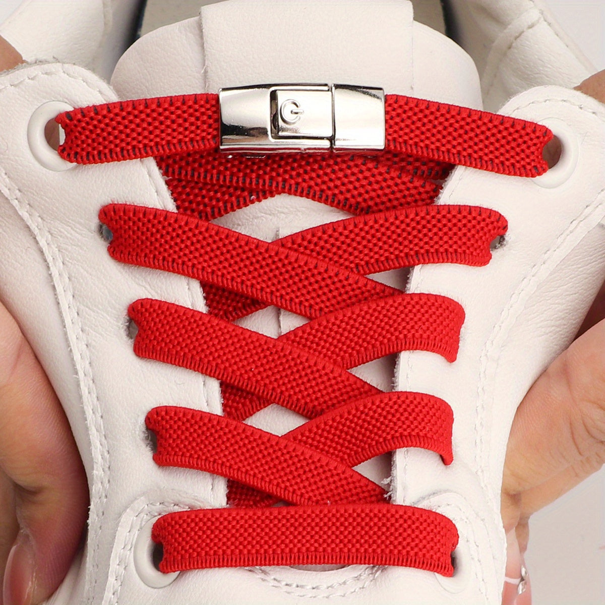 1pair Stylish and Comfortable Women's White Sneakers with Buckles - No More Hassle with Laces!