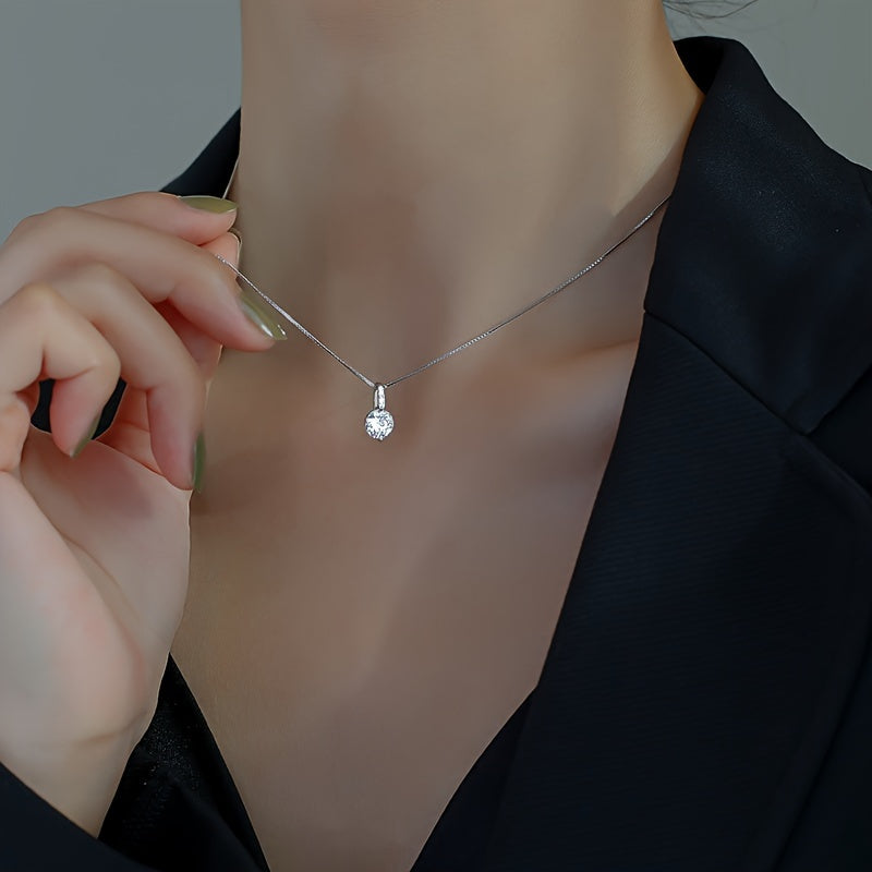 Sparkling, elegant and lovely droplet shaped pendant necklace, fashionable, classic and multifunctional Women's plated collarbone chain