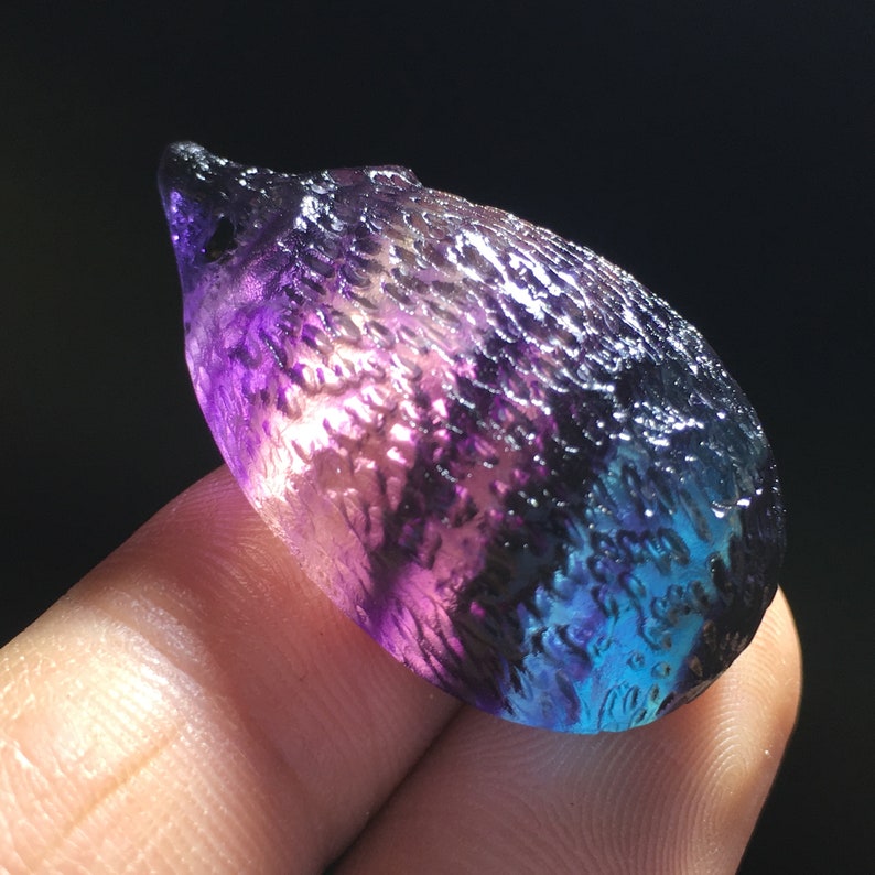 Natural Hand carved Rainbow fluorite hedgehog，quartz crystal，fluorite hedgehog，Fluorite animal crystal healing skull 1PC