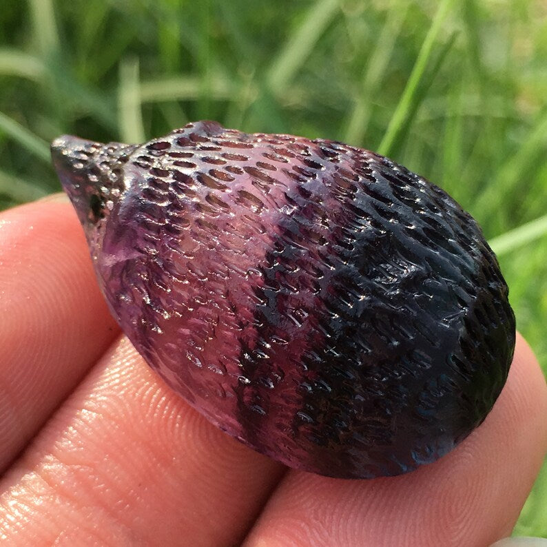 Natural Hand carved Rainbow fluorite hedgehog，quartz crystal，fluorite hedgehog，Fluorite animal crystal healing skull 1PC