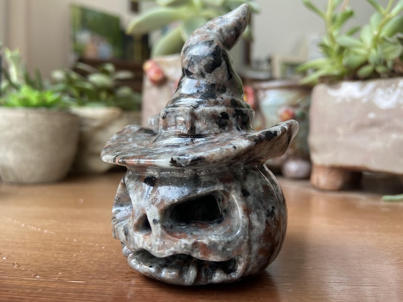 3'' Natural Hand carved flames stone pumpkin，crystal skull，quartz crystal，crystal pumpkin Flurescent lamp