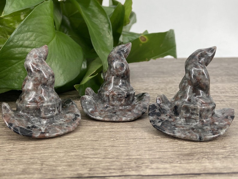 Happy Halloween！！！2'' Hand carved Yooperlite witch hat！Natural Hand carved，Halloween gift，Crystal witch hat，“Trick or Treat”
