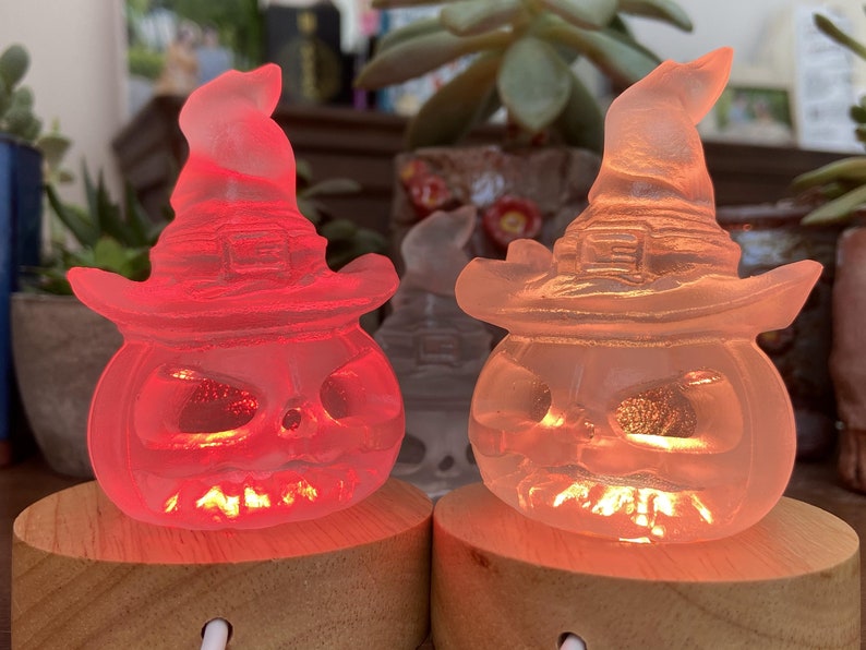 3'' Halloween crystal pumpkin lamp，Hand-carved White melting stone pumpkin，quartz crystal，crystal pumpkin，Crystal lamp base（USB port）