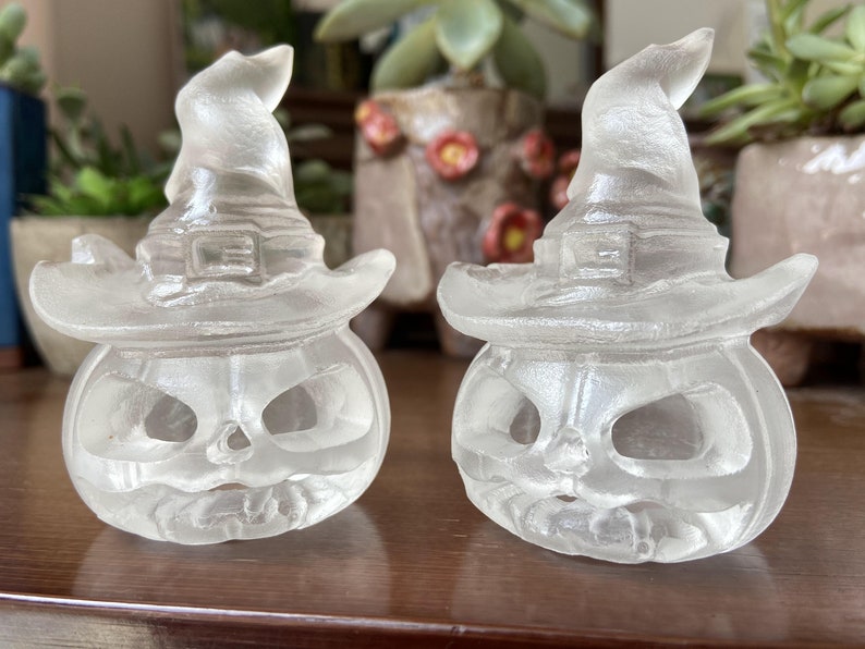 3'' Halloween crystal pumpkin lamp，Hand-carved White melting stone pumpkin，quartz crystal，crystal pumpkin，Crystal lamp base（USB port）