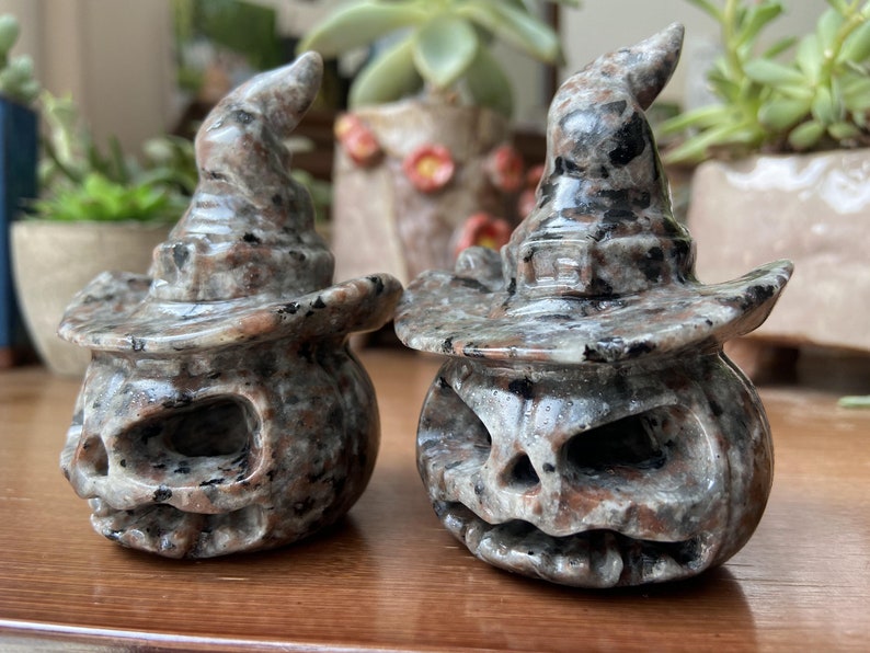 3'' Natural Hand carved Yooperlite skull，Yooperlite pumpkin，crystal skull，quartz crystal，crystal pumpkin Flurescent lamp（USB port）