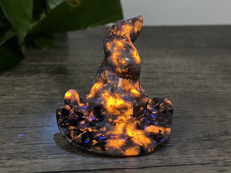 Happy Halloween！！！2'' Hand carved Yooperlite witch hat！Natural Hand carved，Halloween gift，Crystal witch hat，“Trick or Treat”