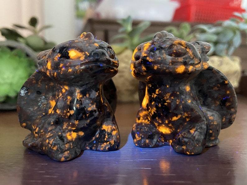 2'' Natural Yooperlite dragon，Flame stone Dragon，Hand carved Crystal Dragon，Quartz Crystal，crystal decor，Crystal ornament，Crystal Healing