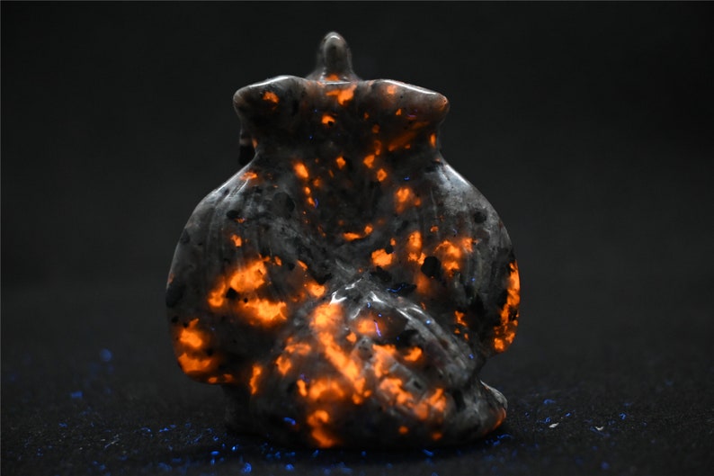 2'' Natural Yooperlite dragon，Flame stone Dragon，Hand carved Crystal Dragon，Quartz Crystal，crystal decor，Crystal ornament，Crystal Healing