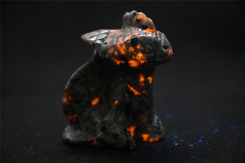 2'' Natural Yooperlite dragon，Flame stone Dragon，Hand carved Crystal Dragon，Quartz Crystal，crystal decor，Crystal ornament，Crystal Healing