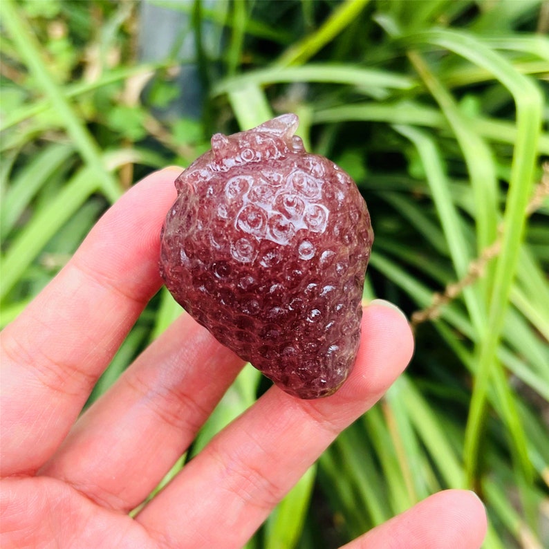 1.8inch+ Natural Hand Strawberry Quartz Strawberry Model Carved,Quartz Crystal Fruits Carved,Home Decoration,Crystal Reiki Heal,Crystal Gift