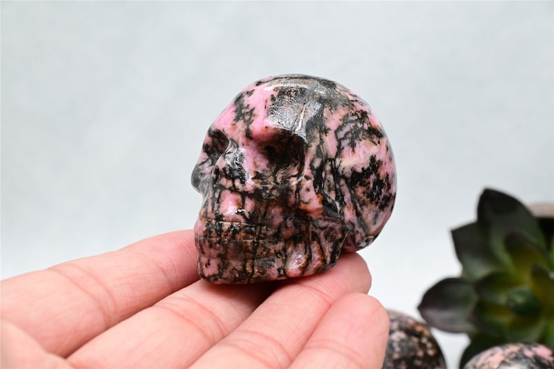 2'' Natural Hand Carved Rhodonite jasper skull，Christmas present，Reiki skull，crystal skull, Crystal statue，crystal skull healing stone 1PC
