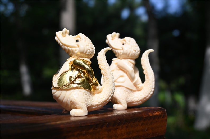 2.6'' Natural Carved Tagua Nut Crocodile，Birthday gift，Carved crocodile，Crystal cat，Quartz crystal，Crystal ornament，Crystal healing 1PC