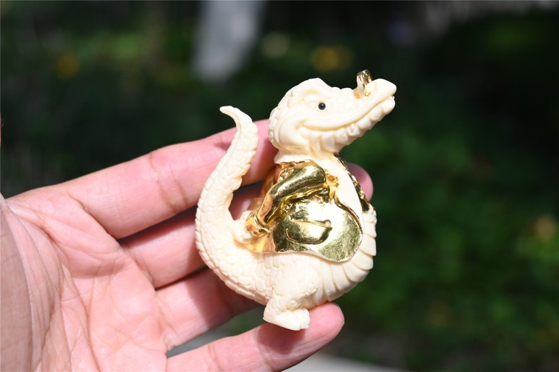 2.6'' Natural Carved Tagua Nut Crocodile，Birthday gift，Carved crocodile，Crystal cat，Quartz crystal，Crystal ornament，Crystal healing 1PC