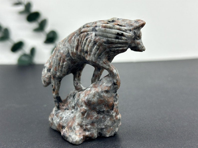 2.8" Natural Yooperlite Wolf,Quartz Crystal Carved Wolf,wolf Carving,Reiki Healing,Home Decoration,Christmas Gifts 1PC
