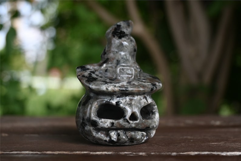3'' Natural carved Yooperlite pumpkin skull，Yooperlite pumpkin，crystal pumpkin，Quartz crystal，crystal pumpkin+Flurescent lamp（USB port）
