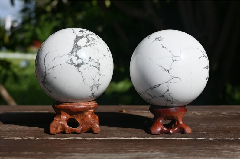 60mm+ Natural Howlite Sphere，Divination ball，crystal sphere,Quartz Crystal Ball，Crystal Healing Divination ball Gift+Base 1PC