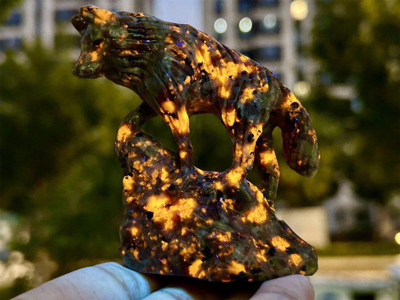 2.8" Natural Yooperlite Wolf,Quartz Crystal Carved Wolf,wolf Carving,Reiki Healing,Home Decoration,Christmas Gifts 1PC