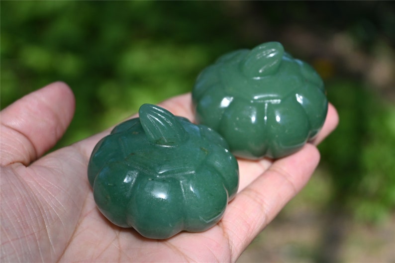 1.9'' Natural Aventurine pumpkin，Hand Carved Pumpkin Skull，Crystal Healing，Home Decoration，Halloween Gifts，Crystal Carving，Crystal Gifts 1PC