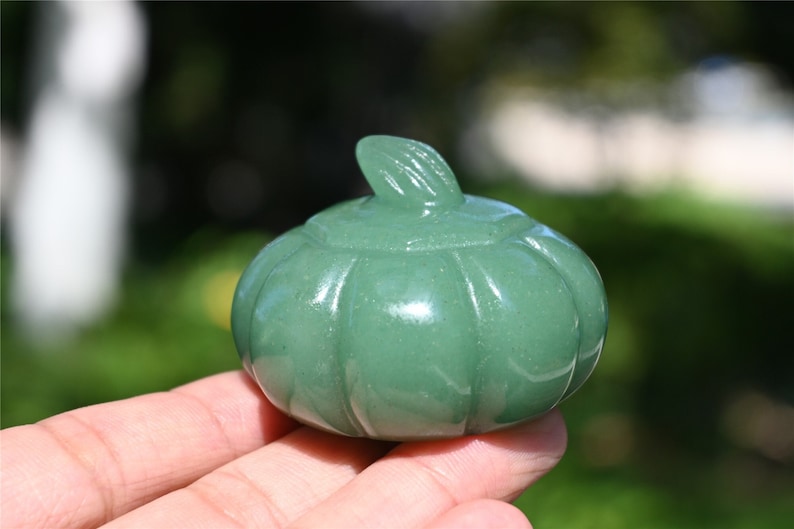 1.9'' Natural Aventurine pumpkin，Hand Carved Pumpkin Skull，Crystal Healing，Home Decoration，Halloween Gifts，Crystal Carving，Crystal Gifts 1PC