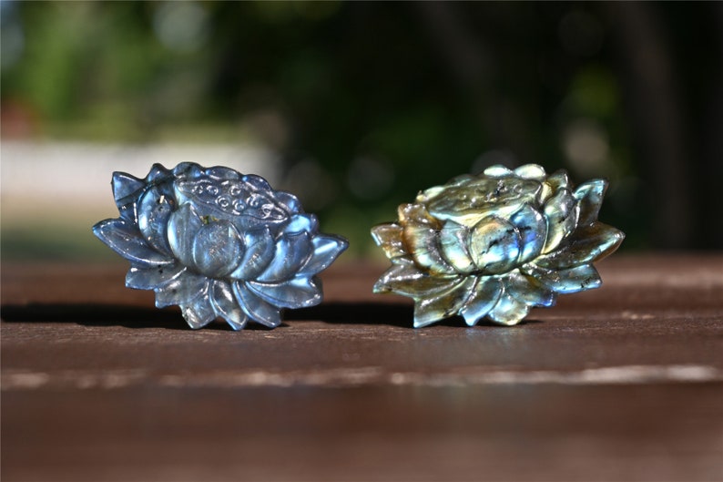 1.3'' Hand carved Natural Labradorite Lotus , Quartz Crystal，Chakra Reiki healing，Crystal Lotus，Crystal gift，Crystal ornament 1PC