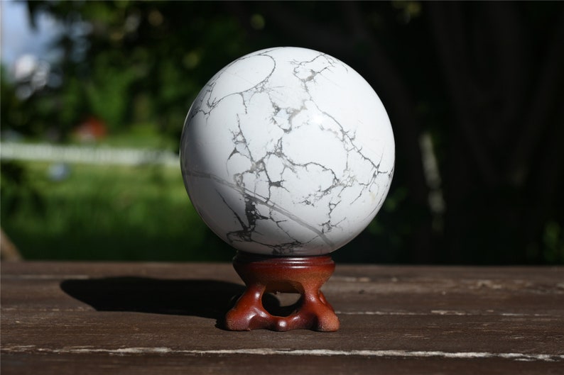 60mm+ Natural Howlite Sphere，Divination ball，crystal sphere,Quartz Crystal Ball，Crystal Healing Divination ball Gift+Base 1PC