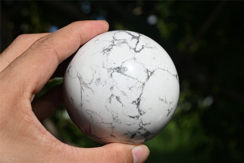 60mm+ Natural Howlite Sphere，Divination ball，crystal sphere,Quartz Crystal Ball，Crystal Healing Divination ball Gift+Base 1PC