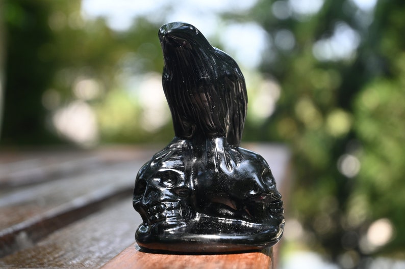 3.1'' Natural Carved Obsidian crow skull，Crystal crow, quartz crystal，Crystal gift，Halloween present，Crystal ornament，Chakra reiki healing