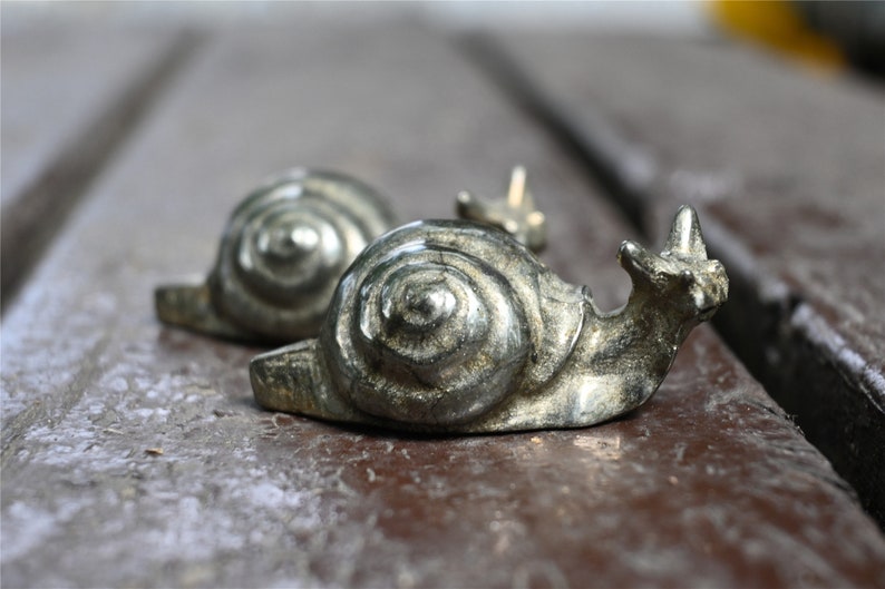 2'' Carved Chalcopyrite Snail，Quartz Crystal Carvings，Crystal Snail，Gemstone carved Snail，Crystal Gifts 1pc