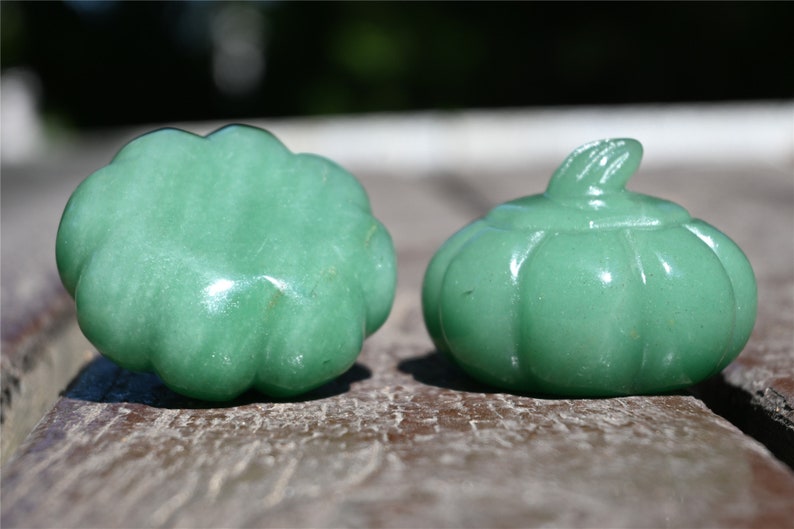 1.9'' Natural Aventurine pumpkin，Hand Carved Pumpkin Skull，Crystal Healing，Home Decoration，Halloween Gifts，Crystal Carving，Crystal Gifts 1PC