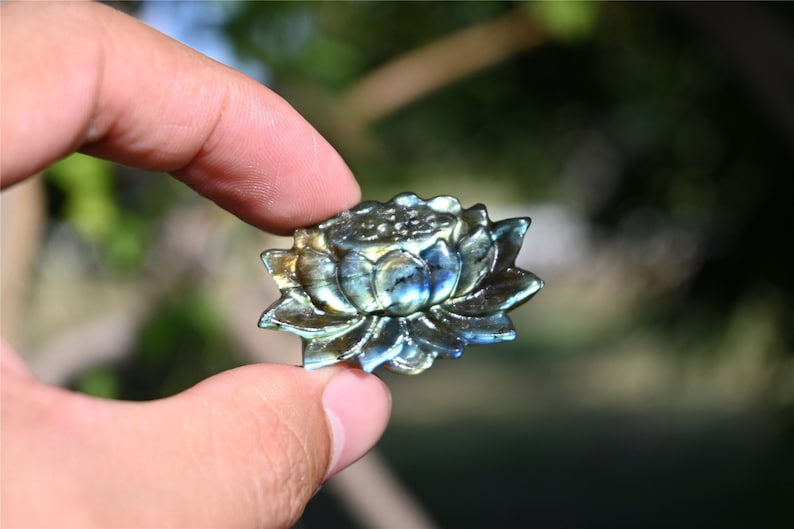 1.3'' Hand carved Natural Labradorite Lotus , Quartz Crystal，Chakra Reiki healing，Crystal Lotus，Crystal gift，Crystal ornament 1PC