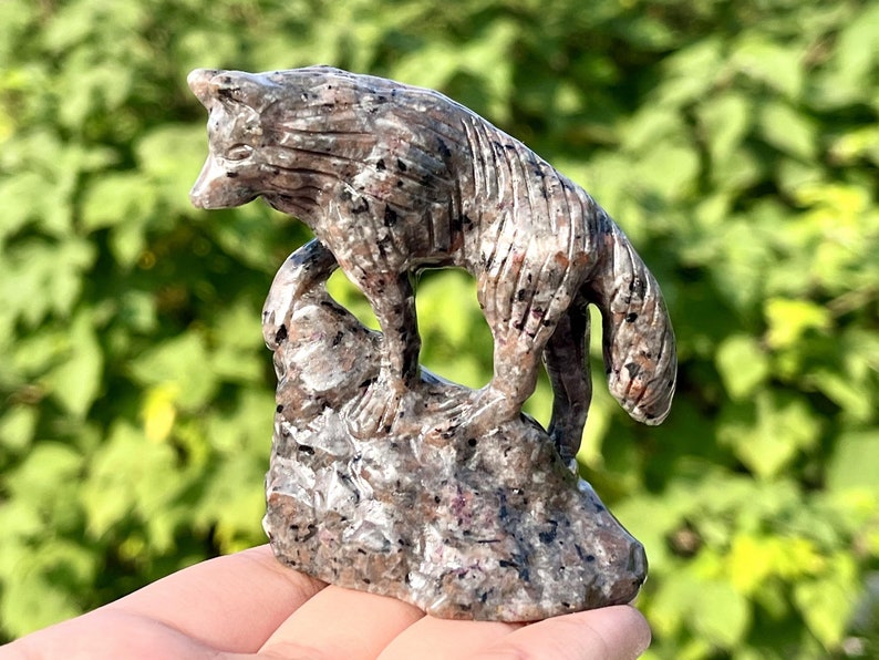 3" Natural Yooperlite Carved Wolf,Crystal Carved Wolf,wolf Carving,Wolf Statue，Reiki Healing,Home decoration,Christmas Gifts 1PC