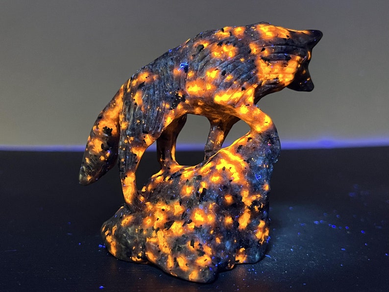 3" Natural Yooperlite Carved Wolf,Crystal Carved Wolf,wolf Carving,Wolf Statue，Reiki Healing,Home decoration,Christmas Gifts 1PC