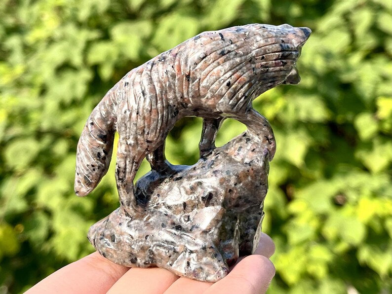 3" Natural Yooperlite Carved Wolf,Crystal Carved Wolf,wolf Carving,Wolf Statue，Reiki Healing,Home decoration,Christmas Gifts 1PC