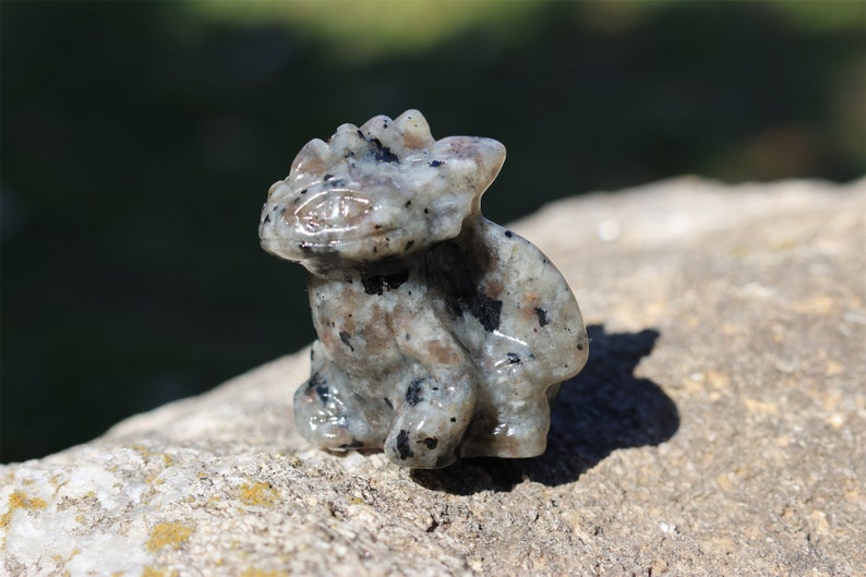 1.2" Natural Yooperlite Carved Toothless ,Yooperlite Dragon,Crystal Toothless,Reiki Healing，Toothless,Home Decor，Crystal Gifts 1PC