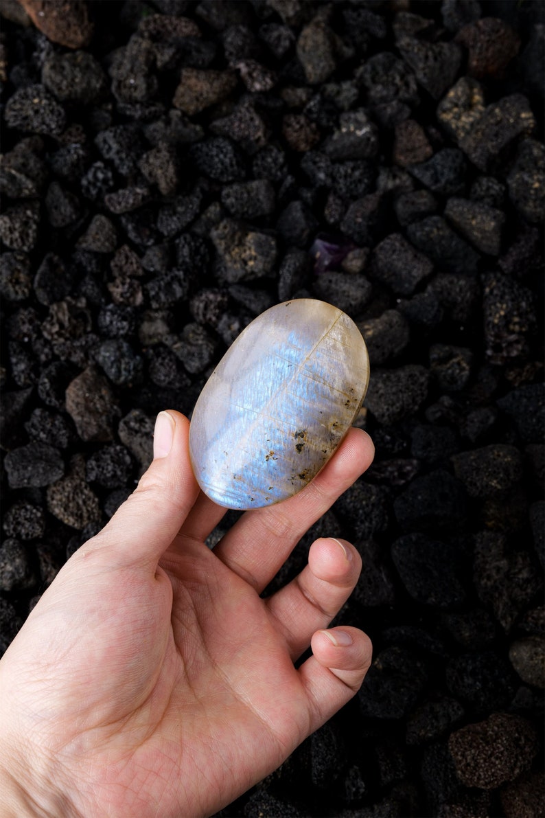 3PCS 50g+ Natural Moon Stone Worry Stone,Crystal Worry Stone,Healing Palm Stone,Hand Carved,Reiki Healing Crystal,Home Decor,Crystal Gifts