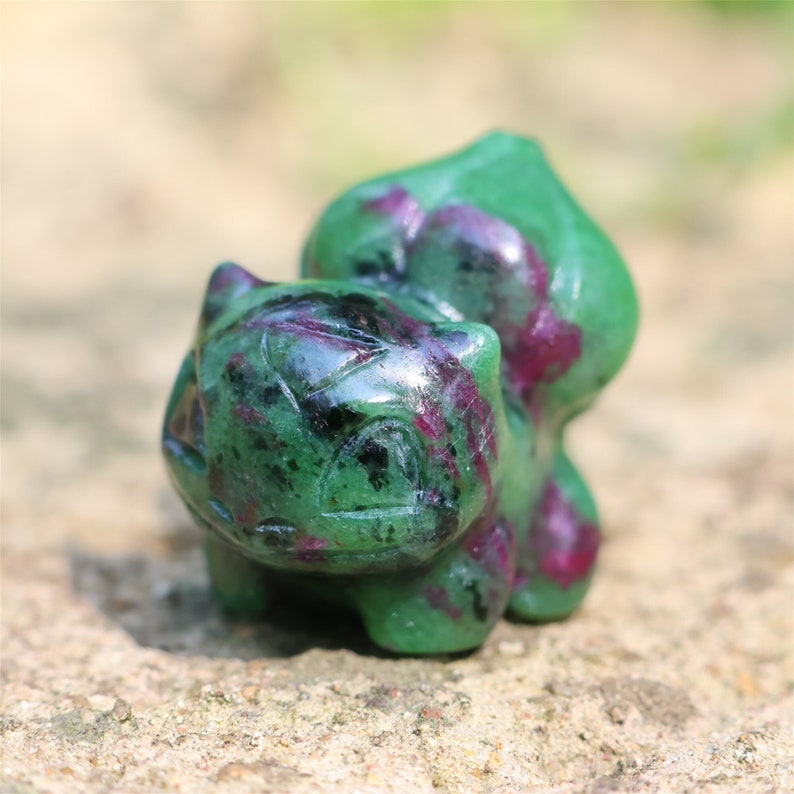 1.3" Natural Zoisite Carved Bulbasaur,Zoisite frog,Crystal Bulbasaur,Crystal Pokemon ,Reiki healing，Crystal Bulbasaur,Crystal Gifts 1PC
